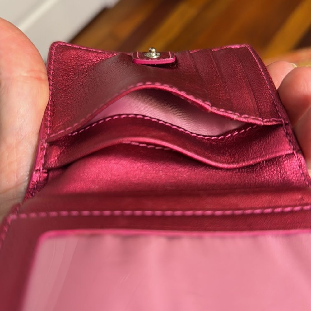 COACH POPPY HEART WALLET LEATHER HOT PINK W/ TROMPE CHAIN DETAILS
ADORABLE EUC! - Picture 12 of 15